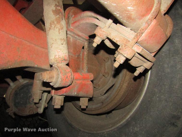 image for item DD2936 1988 Freightliner FLC semi truck