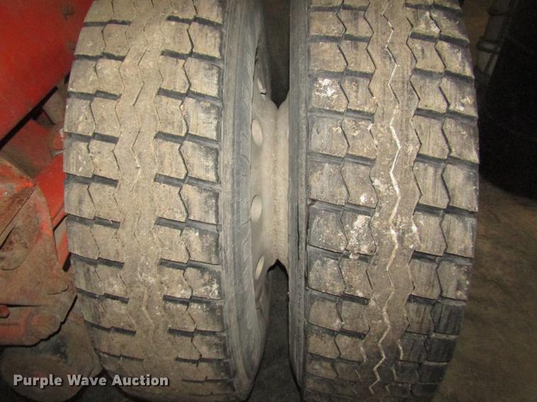 image for item DD2936 1988 Freightliner FLC semi truck