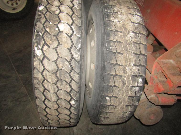 image for item DD2936 1988 Freightliner FLC semi truck