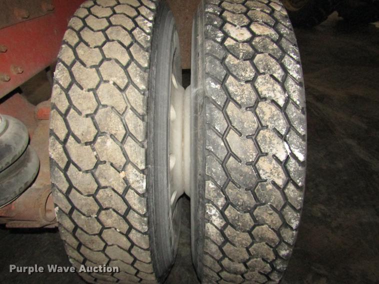 image for item DD2936 1988 Freightliner FLC semi truck