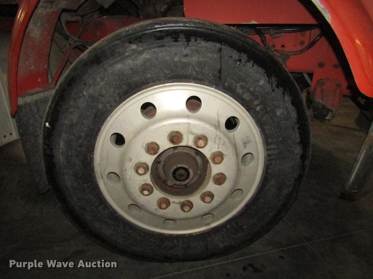 image for item DD2936 1988 Freightliner FLC semi truck