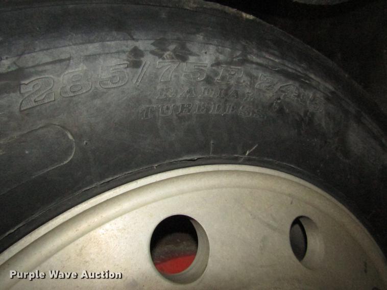 image for item DD2936 1988 Freightliner FLC semi truck