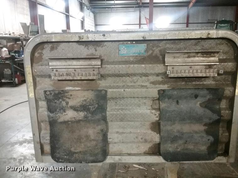 image for item DD2936 1988 Freightliner FLC semi truck