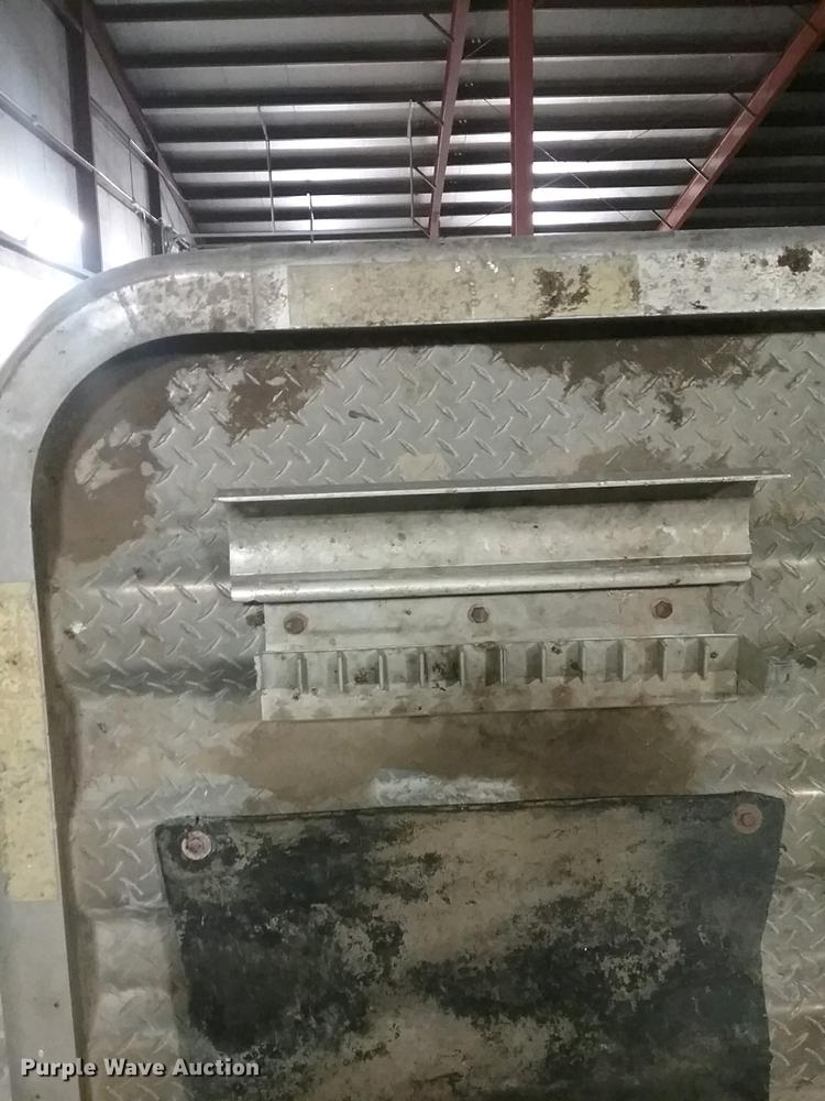 image for item DD2936 1988 Freightliner FLC semi truck