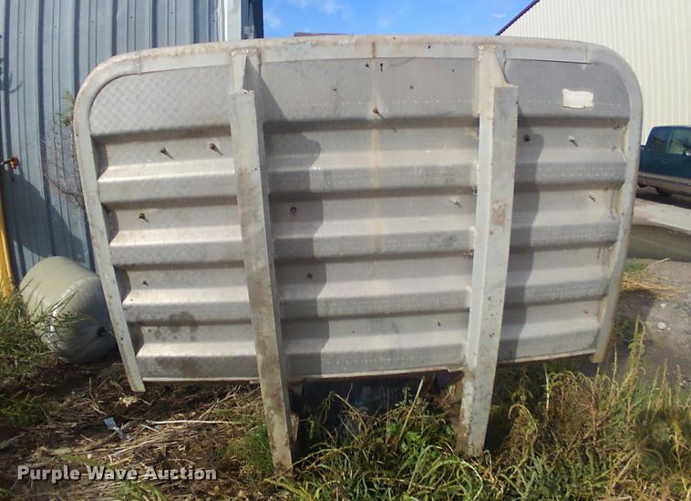 image for item DD2936 1988 Freightliner FLC semi truck