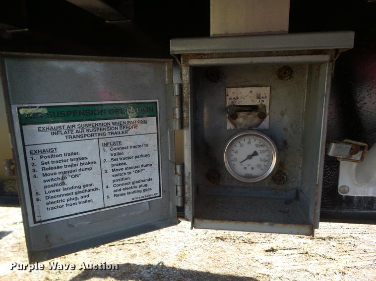 image for item DZ9190 2008 Wilson CF-900 flatbed trailer