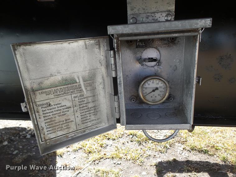 image for item DZ9191 2004 Wilson CF-900 flatbed trailer