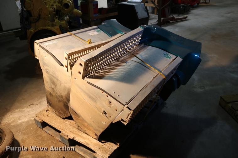 image for item EH9610 Peterbilt 379 side steps