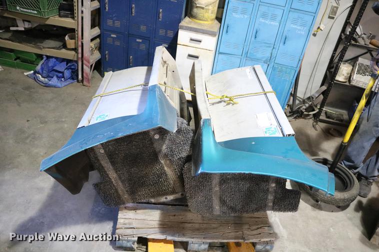 image for item EH9610 Peterbilt 379 side steps