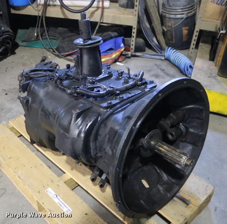 image for item EH9611 Meritor H016G10CM16047 Ten speed transmission