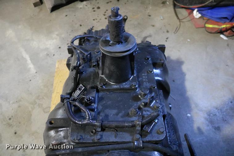 image for item EH9611 Meritor H016G10CM16047 Ten speed transmission