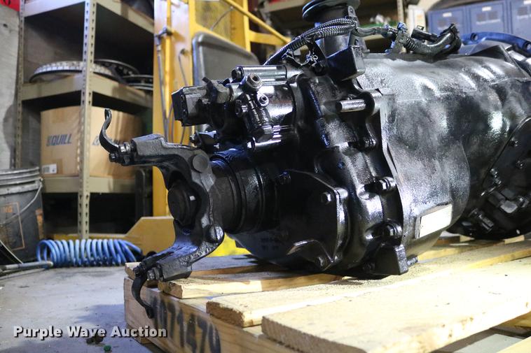 image for item EH9611 Meritor H016G10CM16047 Ten speed transmission