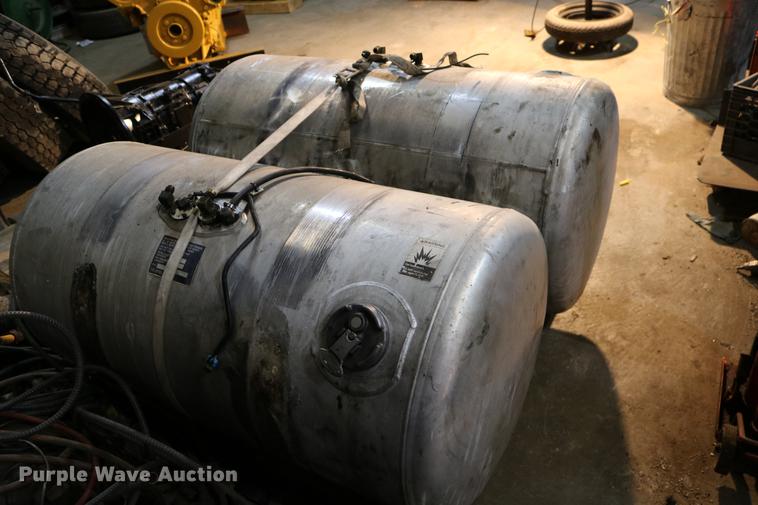 image for item EH9613 (2) aluminum fuel tanks