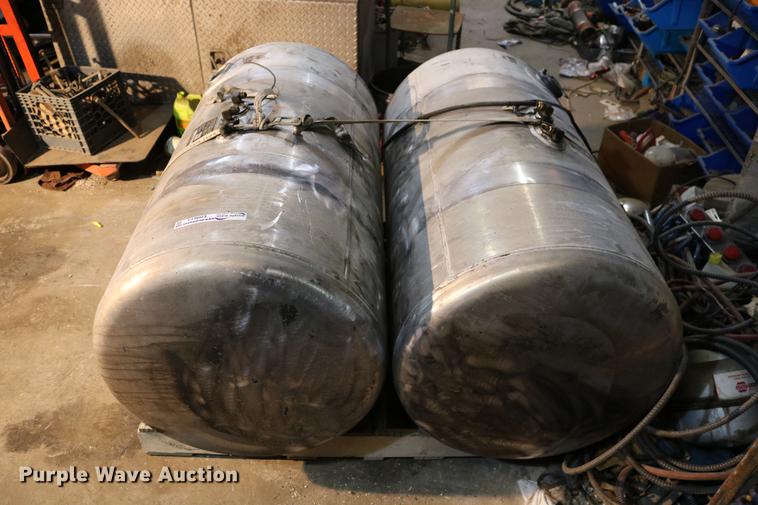 image for item EH9613 (2) aluminum fuel tanks