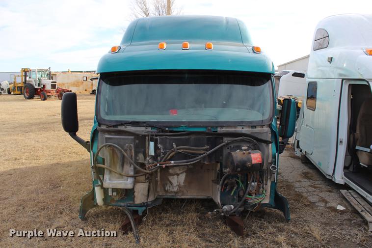 image for item EH9664 2003 Peterbilt 387 cab