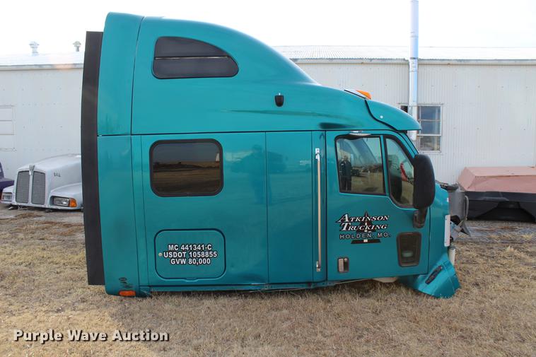 image for item EH9664 2003 Peterbilt 387 cab