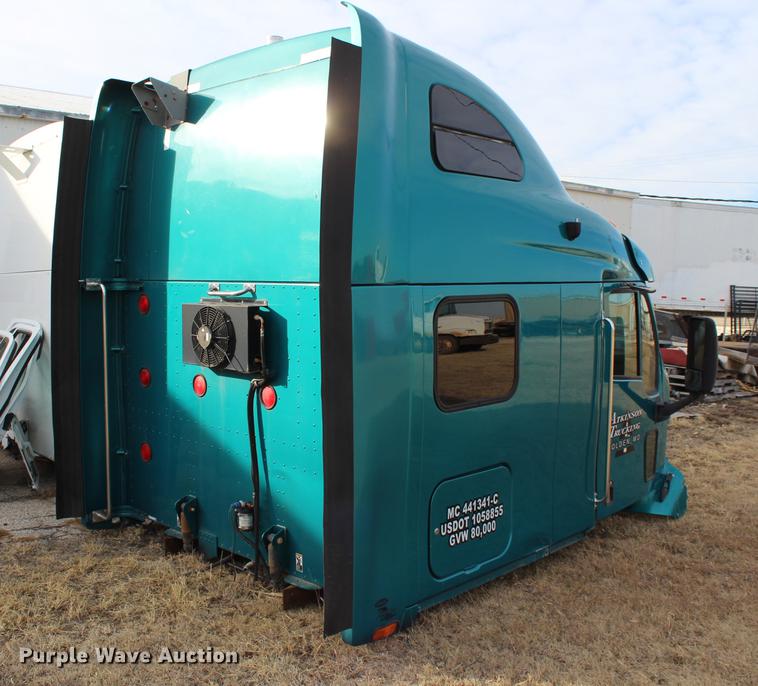 image for item EH9664 2003 Peterbilt 387 cab