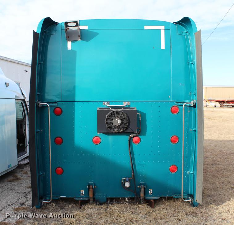 image for item EH9664 2003 Peterbilt 387 cab