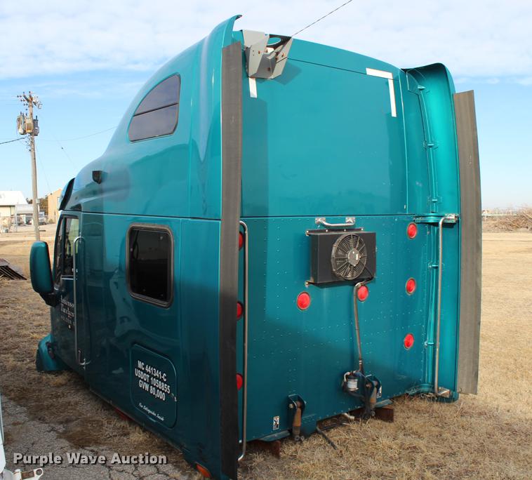 image for item EH9664 2003 Peterbilt 387 cab