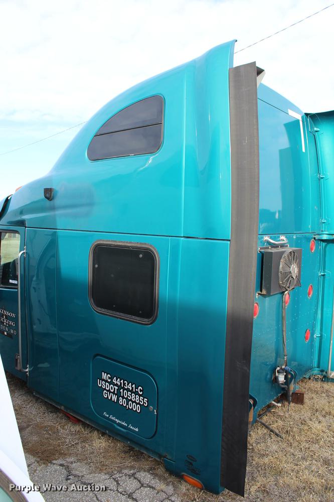 image for item EH9664 2003 Peterbilt 387 cab