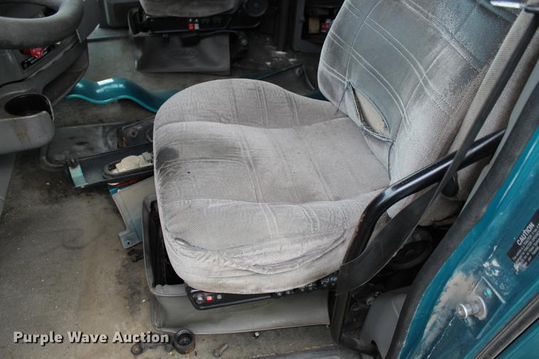 image for item EH9664 2003 Peterbilt 387 cab