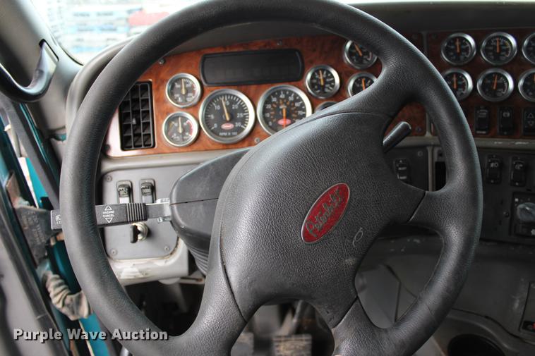 image for item EH9664 2003 Peterbilt 387 cab