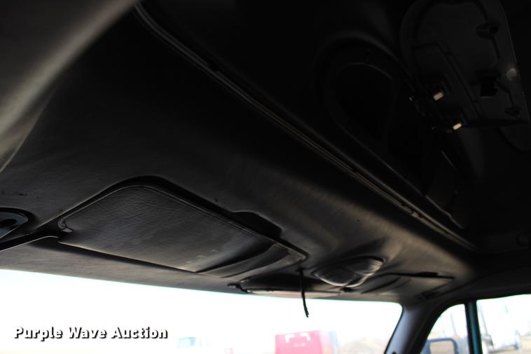 image for item EH9664 2003 Peterbilt 387 cab