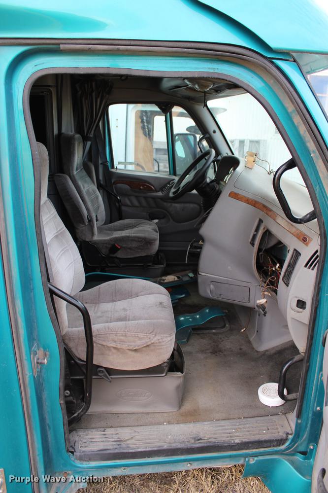 image for item EH9664 2003 Peterbilt 387 cab