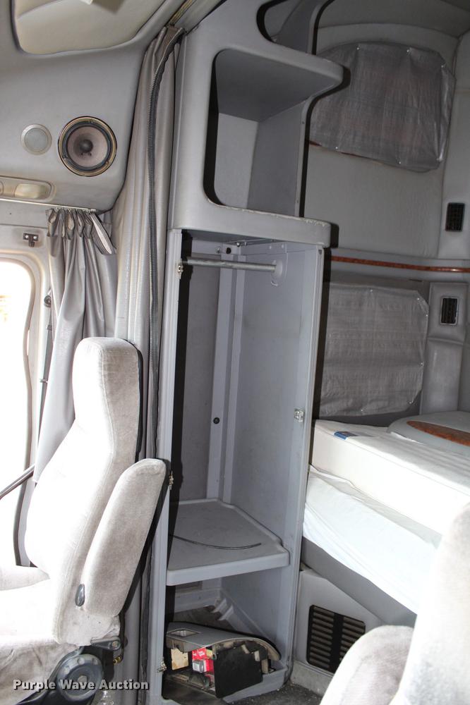 image for item EH9664 2003 Peterbilt 387 cab