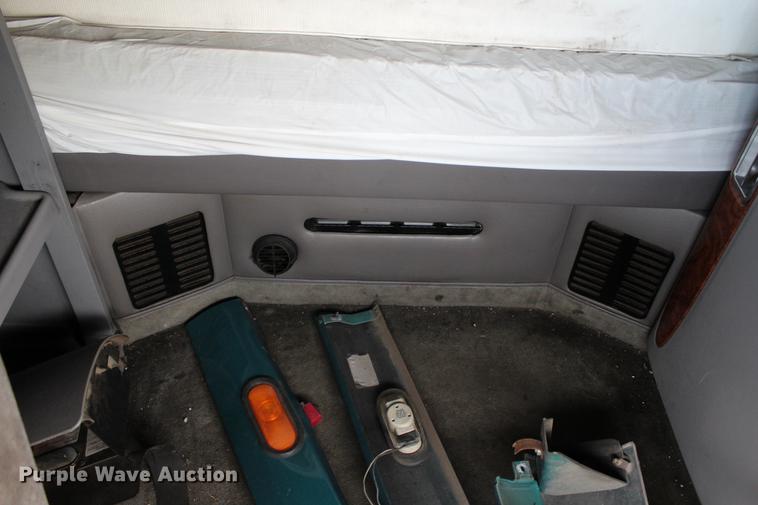 image for item EH9664 2003 Peterbilt 387 cab