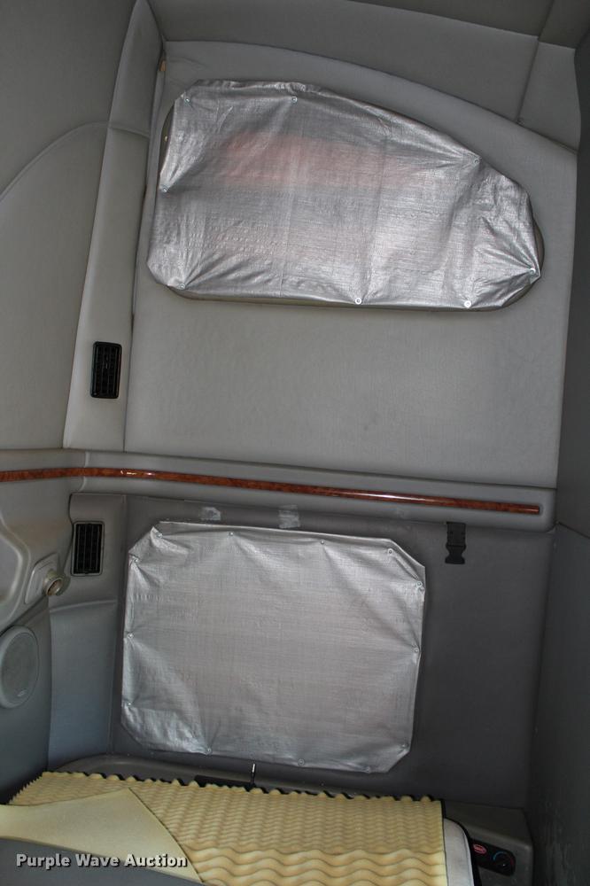 image for item EH9664 2003 Peterbilt 387 cab