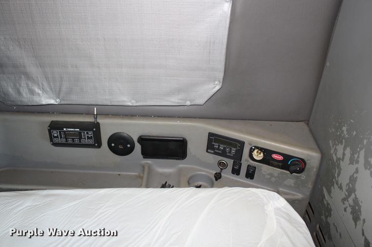image for item EH9664 2003 Peterbilt 387 cab