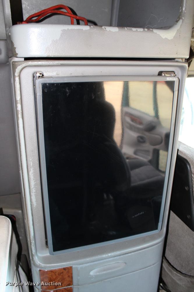 image for item EH9664 2003 Peterbilt 387 cab