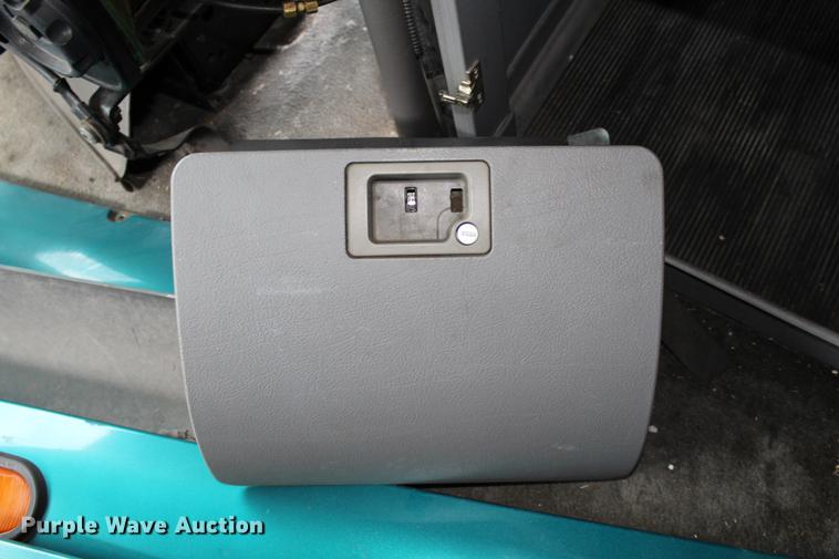 image for item EH9664 2003 Peterbilt 387 cab