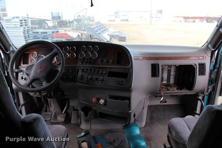 image for item EH9664 2003 Peterbilt 387 cab