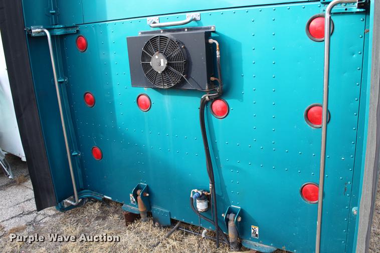 image for item EH9664 2003 Peterbilt 387 cab