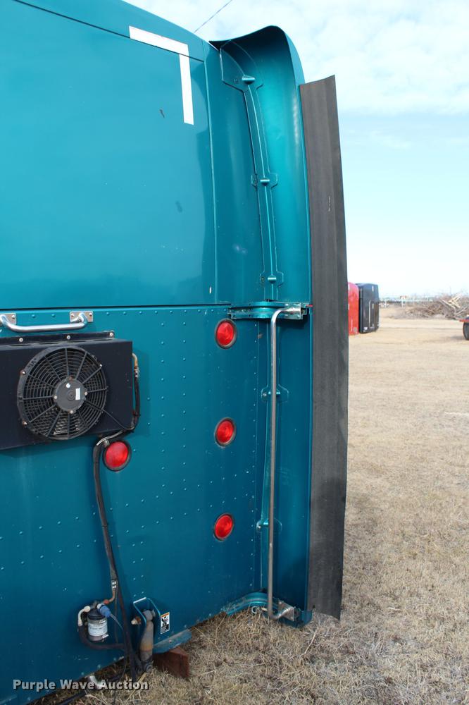 image for item EH9664 2003 Peterbilt 387 cab
