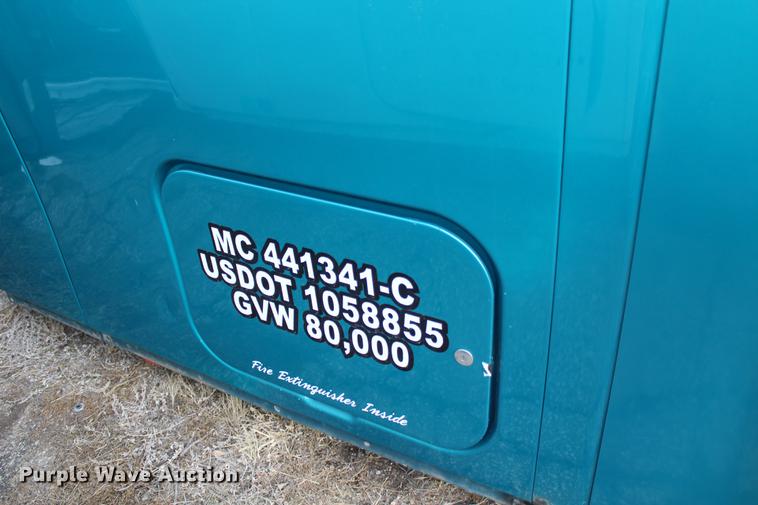 image for item EH9664 2003 Peterbilt 387 cab