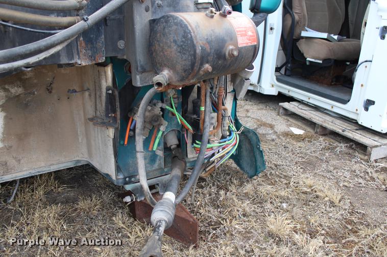 image for item EH9664 2003 Peterbilt 387 cab