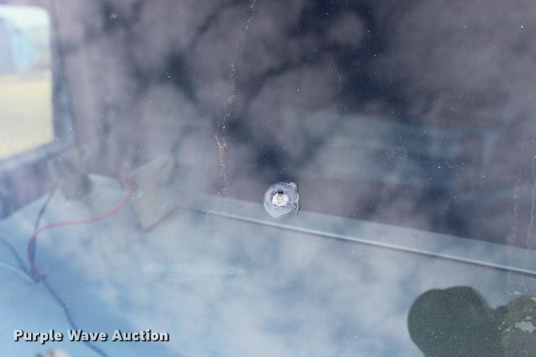 image for item EH9664 2003 Peterbilt 387 cab