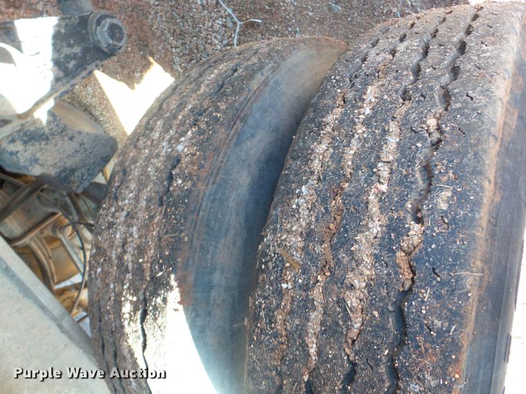 image for item J8542 2002 Trail King TI-Brook AWKFLR live bottom trailer