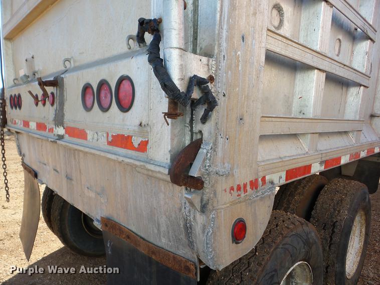 image for item J8542 2002 Trail King TI-Brook AWKFLR live bottom trailer