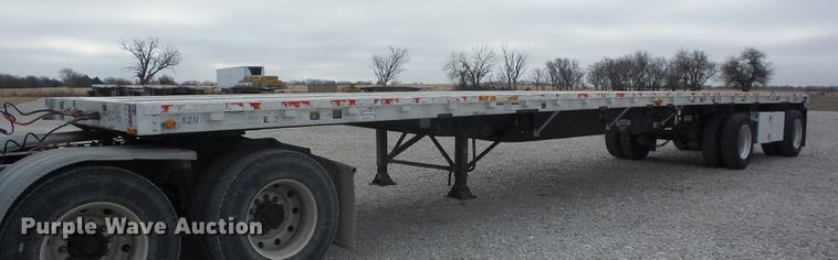 image for item J8547 2001 Wilson CF-900A flatbed trailer