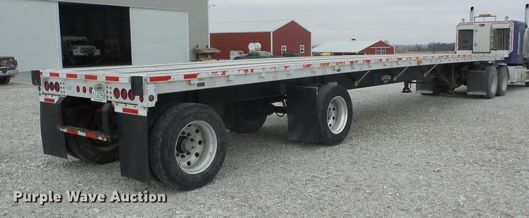 image for item J8547 2001 Wilson CF-900A flatbed trailer