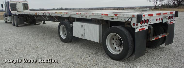 image for item J8547 2001 Wilson CF-900A flatbed trailer