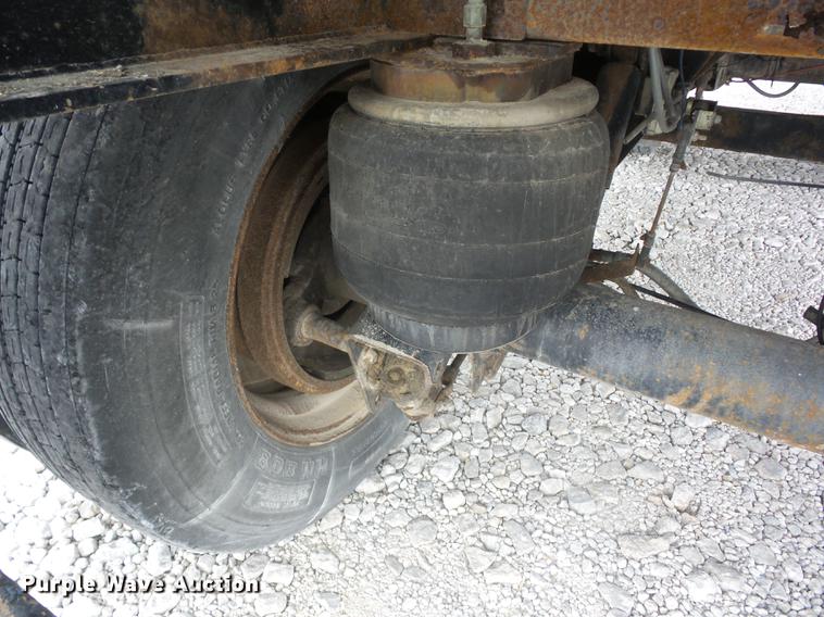 image for item J8547 2001 Wilson CF-900A flatbed trailer