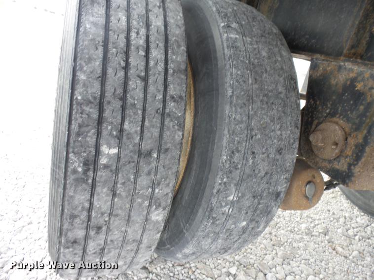 image for item J8547 2001 Wilson CF-900A flatbed trailer