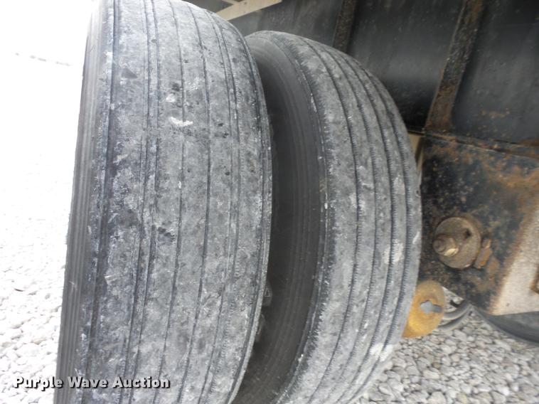 image for item J8547 2001 Wilson CF-900A flatbed trailer