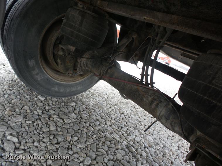 image for item J8547 2001 Wilson CF-900A flatbed trailer