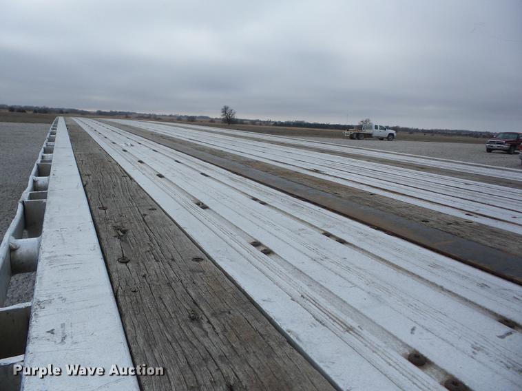 image for item J8547 2001 Wilson CF-900A flatbed trailer